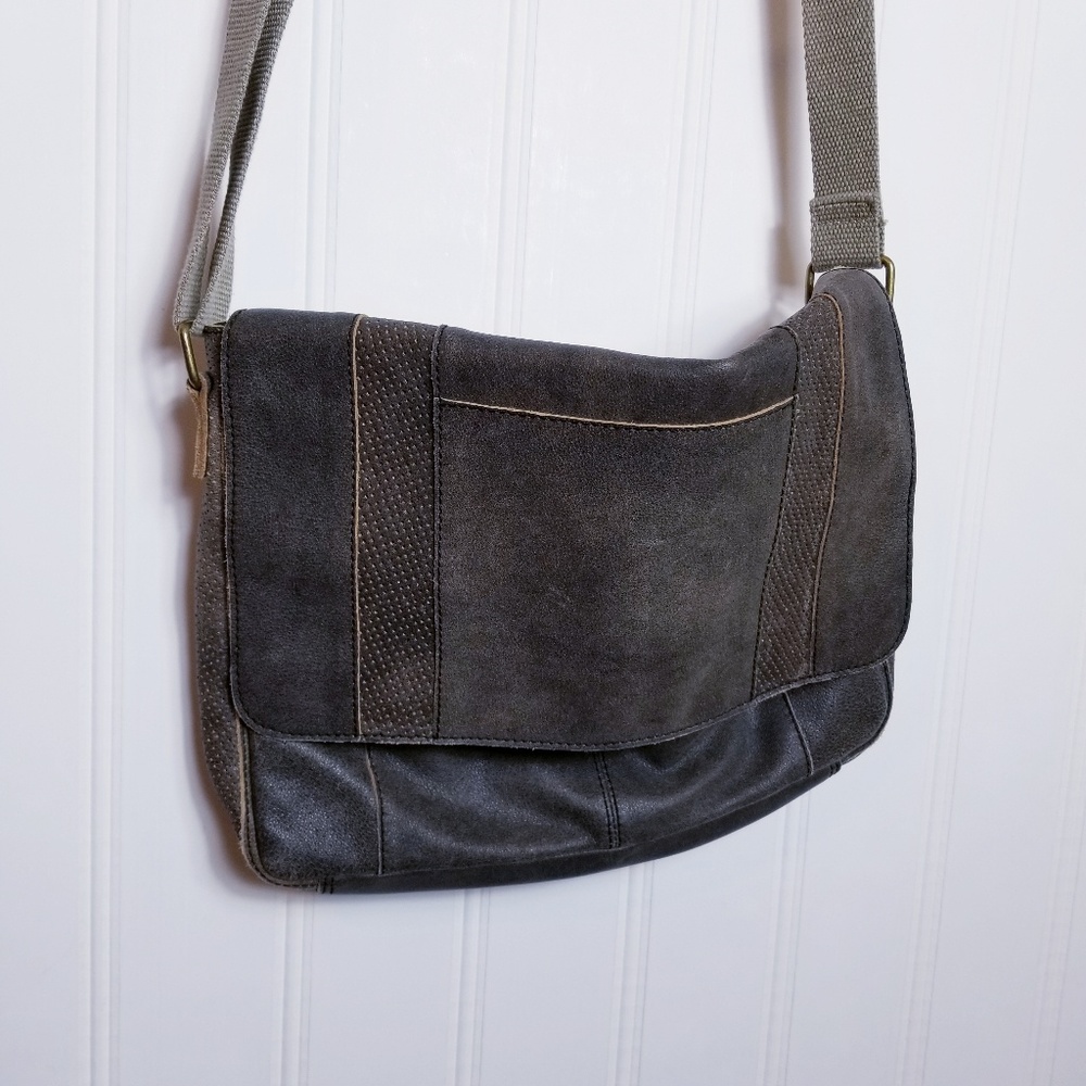Mens Black Rivet Unisex Leather Messenger Bag